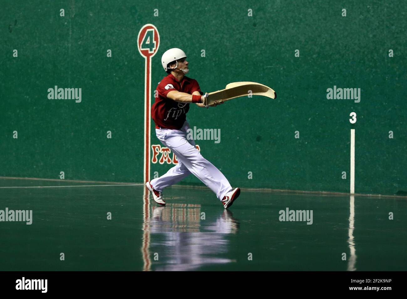 Cesta punta - Jai Alai - Championnat du monde 2013 - Biarritz - France - 1/2 final - 26/08/2013 - photo Manuel Blondau / AOP-PRESS / DPPI - Diego Beaskoetxea (rouge) Banque D'Images