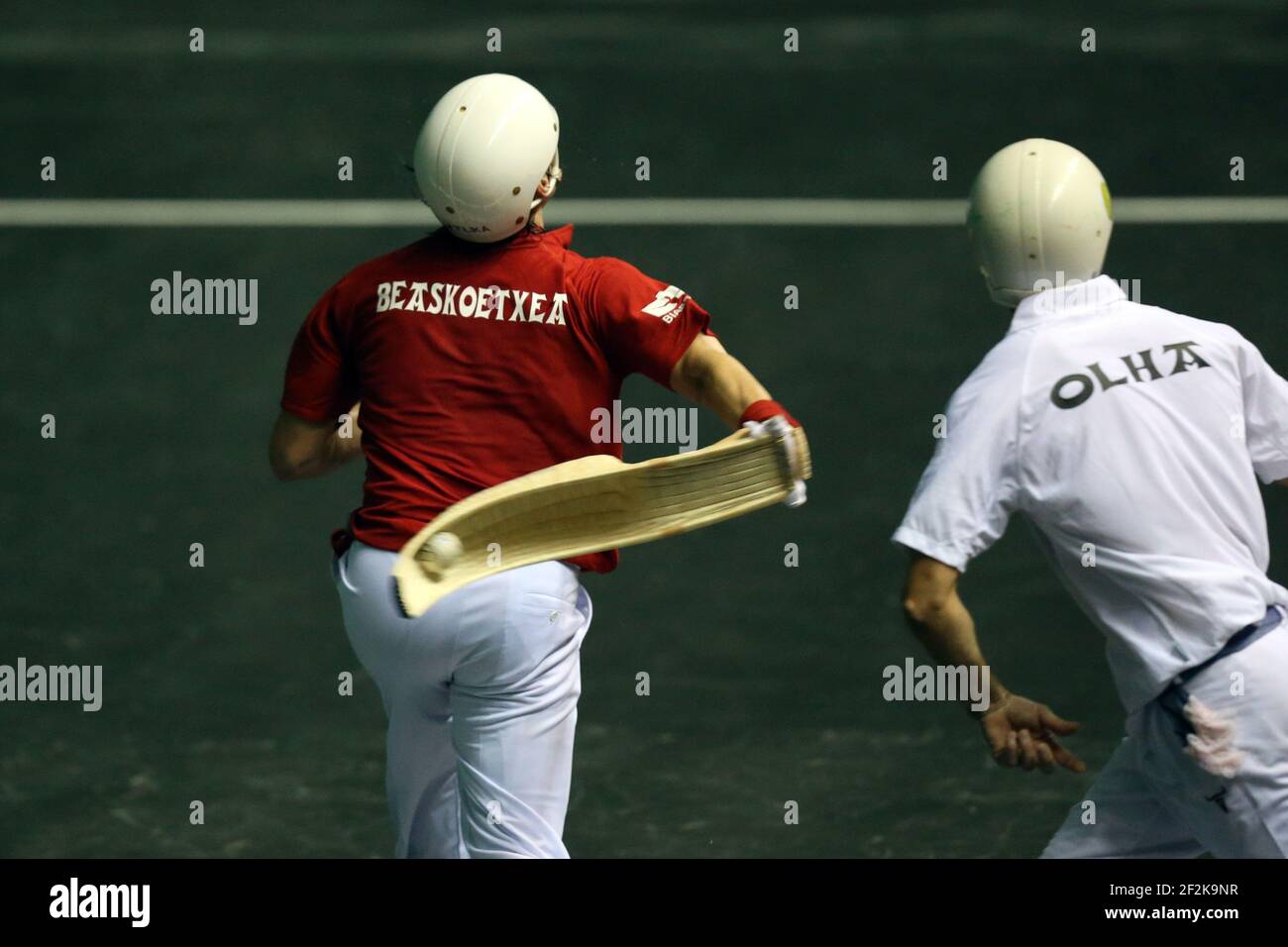 Cesta punta - Jai Alai - Championnat du monde 2013 - Biarritz - France - 1/2 final - 26/08/2013 - photo Manuel Blondau / AOP-PRESS / DPPI - Diego Beaskoetxea (rouge) Banque D'Images
