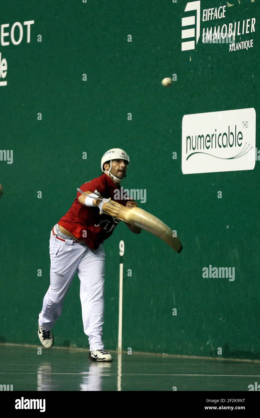 Cesta punta - Jai Alai - Championnat du monde 2013 - Biarritz - France - 1/2 final - 26/08/2013 - photo Manuel Blondeau / AOP-PRESS / DPPI - Eric Irastorza (rouge) Banque D'Images