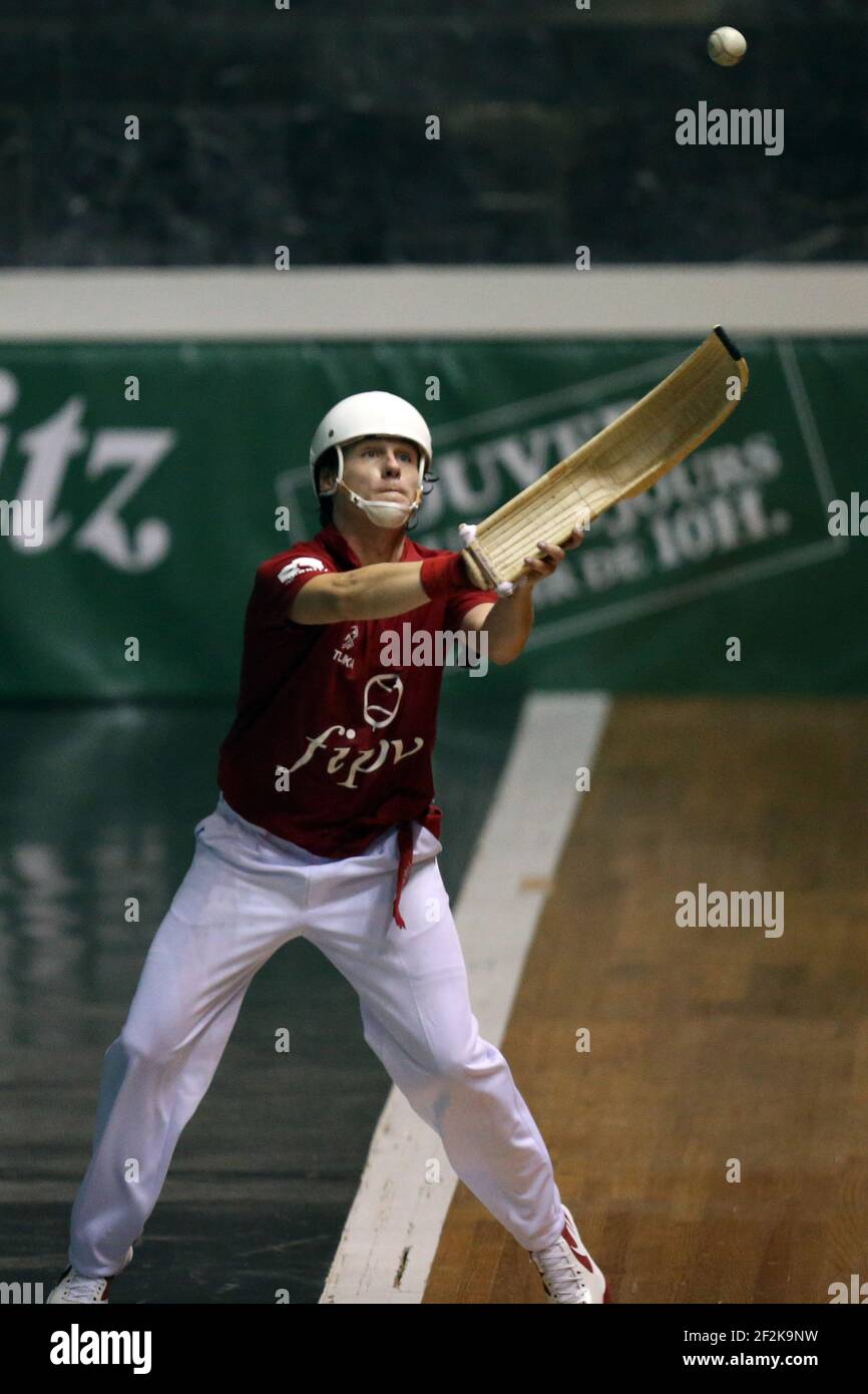 Cesta punta - Jai Alai - Championnat du monde 2013 - Biarritz - France - 1/2 final - 26/08/2013 - photo Manuel Blondau / AOP-PRESS / DPPI - Diego Beaskoetxea (rouge) Banque D'Images