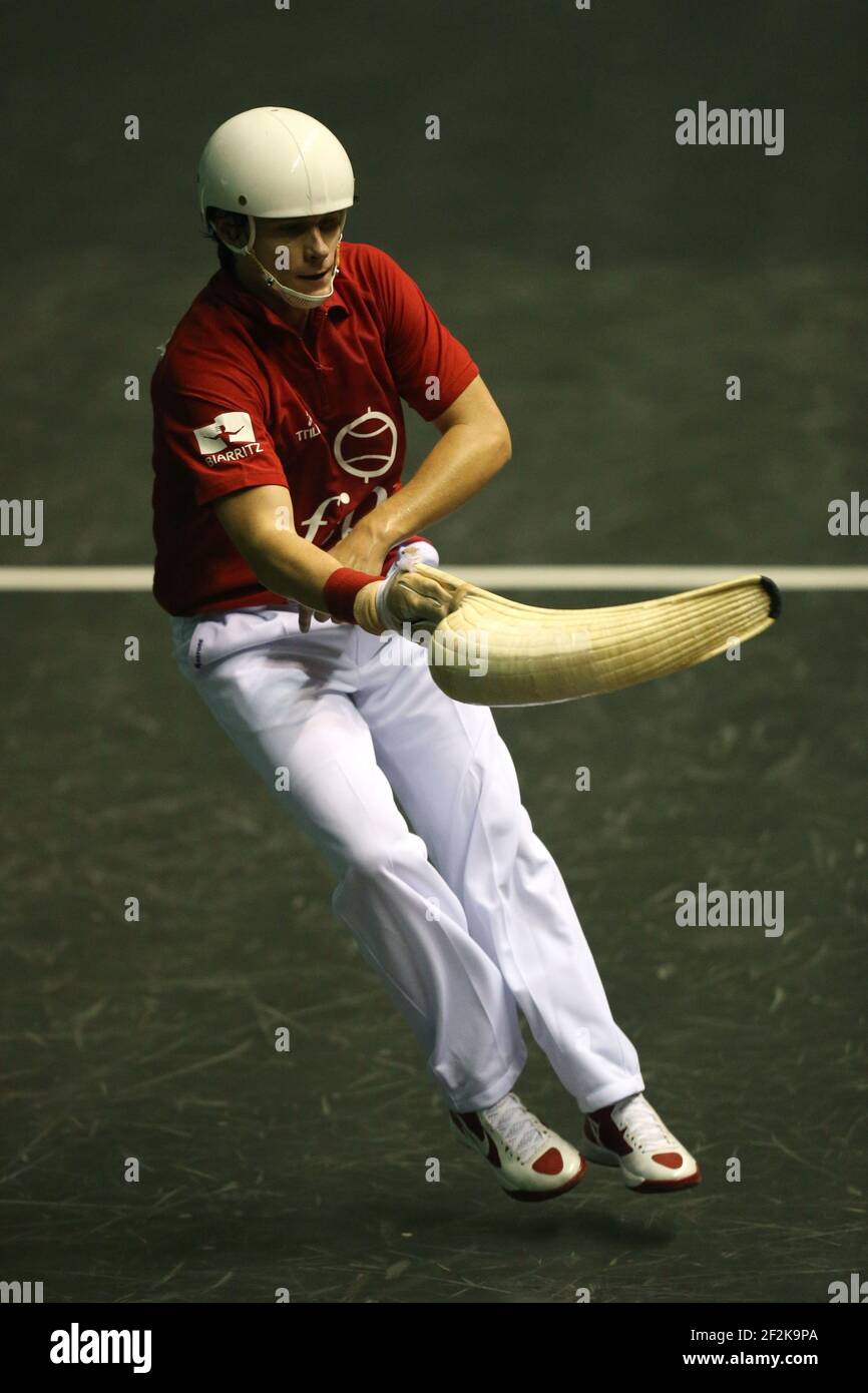 Cesta punta - Jai Alai - Championnat du monde 2013 - Biarritz - France - 1/2 final - 26/08/2013 - photo Manuel Blondau / AOP-PRESS / DPPI - Diego Beaskoetxea (rouge) Banque D'Images