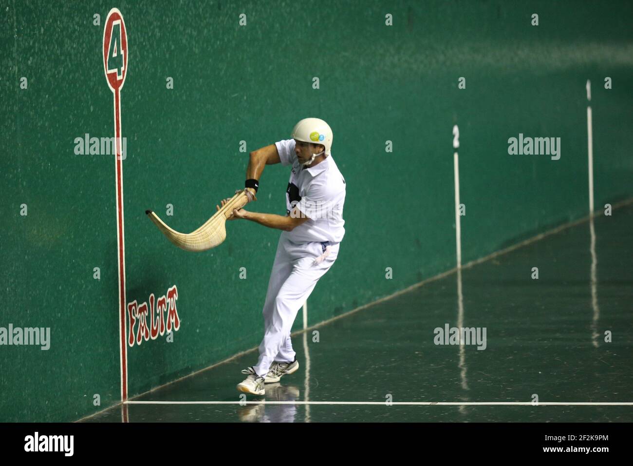 Cesta punta - Jai Alai - Championnat du monde 2013 - Biarritz - France - 1/2 final - 26/08/2013 - photo Manuel Blondeau / AOP-PRESS / DPPI - Christophe Olha (blanc) Banque D'Images