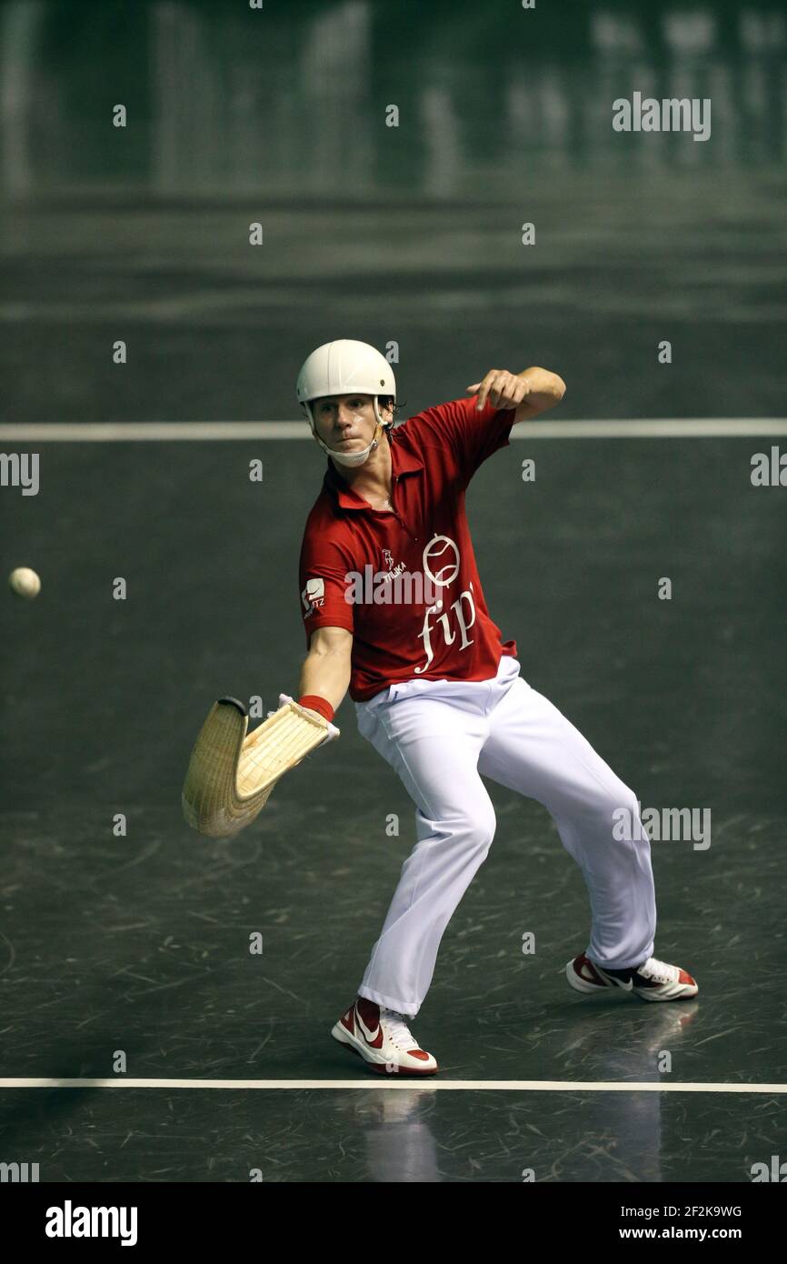Cesta punta - Jai Alai - Championnat du monde 2013 - Biarritz - France - 1/2 final - 26/08/2013 - photo Manuel Blondau / AOP-PRESS / DPPI - Diego Beaskoetxea (rouge) Banque D'Images