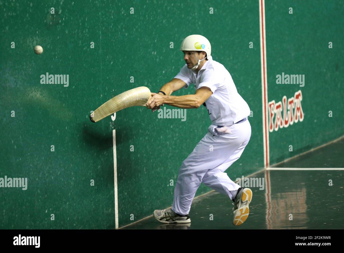 Cesta punta - Jai Alai - Championnat du monde 2013 - Biarritz - France - 1/2 final - 26/08/2013 - photo Manuel Blondeau / AOP-PRESS / DPPI - Christophe Olha (blanc) Banque D'Images