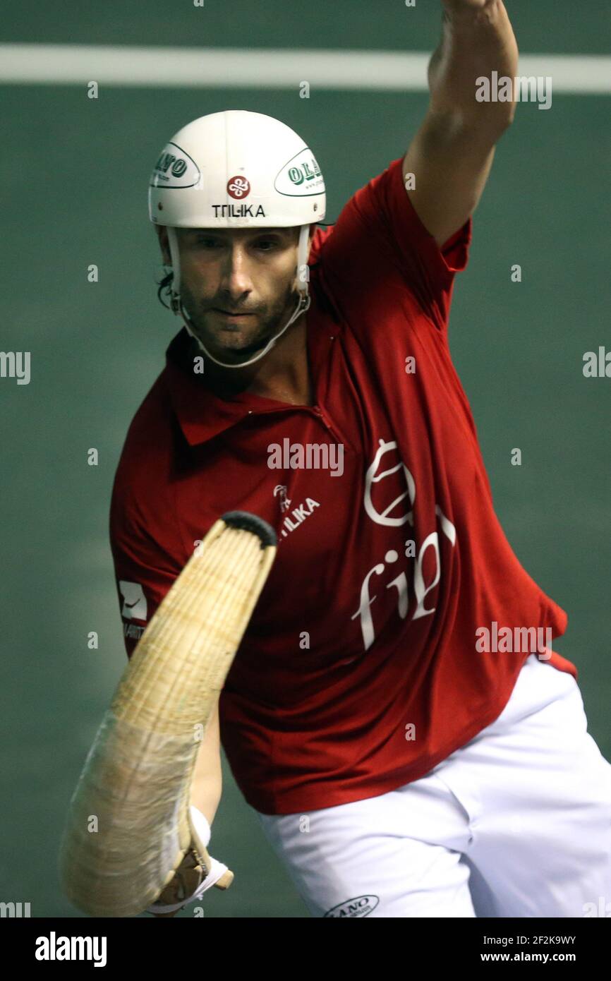 Cesta punta - Jai Alai - Championnat du monde 2013 - Biarritz - France - 1/2 final - 26/08/2013 - photo Manuel Blondeau / AOP-PRESS / DPPI - Eric Irastorza (rouge) Banque D'Images