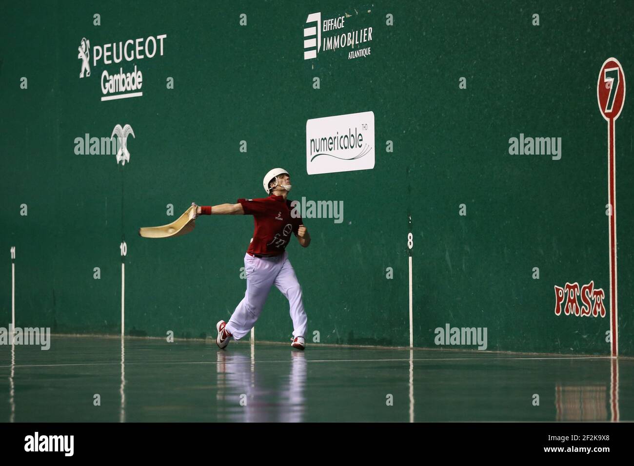 Cesta punta - Jai Alai - Championnat du monde 2013 - Biarritz - France - 1/2 final - 26/08/2013 - photo Manuel Blondau / AOP-PRESS / DPPI - Diego Beaskoetxea (rouge) Banque D'Images