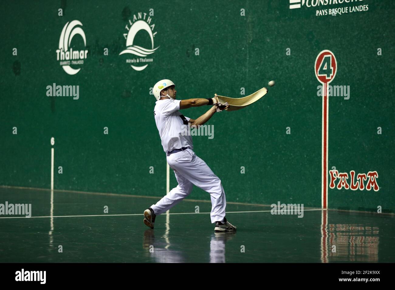 Cesta punta - Jai Alai - Championnat du monde 2013 - Biarritz - France - 1/2 final - 26/08/2013 - photo Manuel Blondeau / AOP-PRESS / DPPI - Christophe Olha (blanc) Banque D'Images