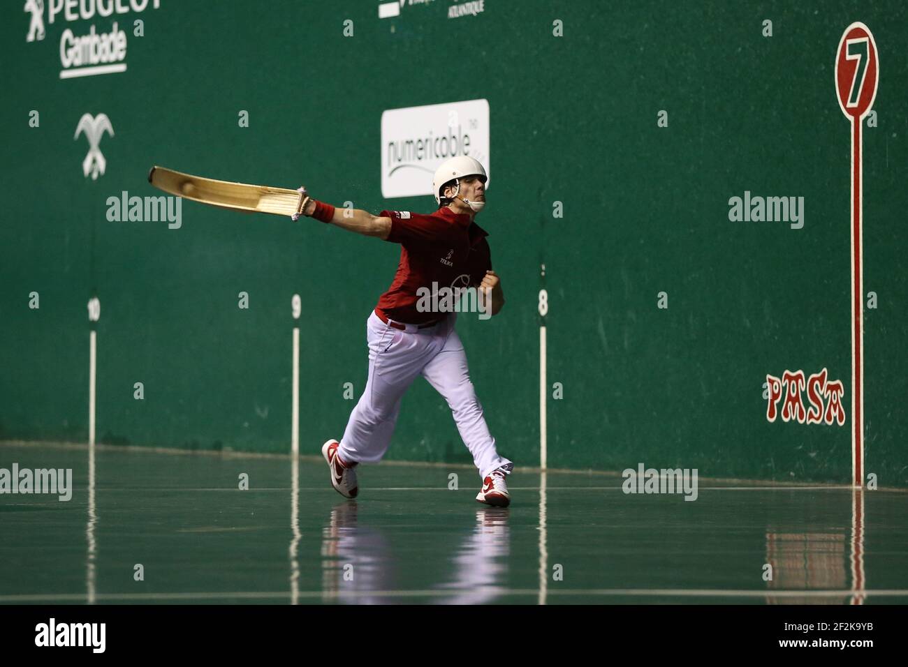 Cesta punta - Jai Alai - Championnat du monde 2013 - Biarritz - France - 1/2 final - 26/08/2013 - photo Manuel Blondau / AOP-PRESS / DPPI - Diego Beaskoetxea (rouge) Banque D'Images