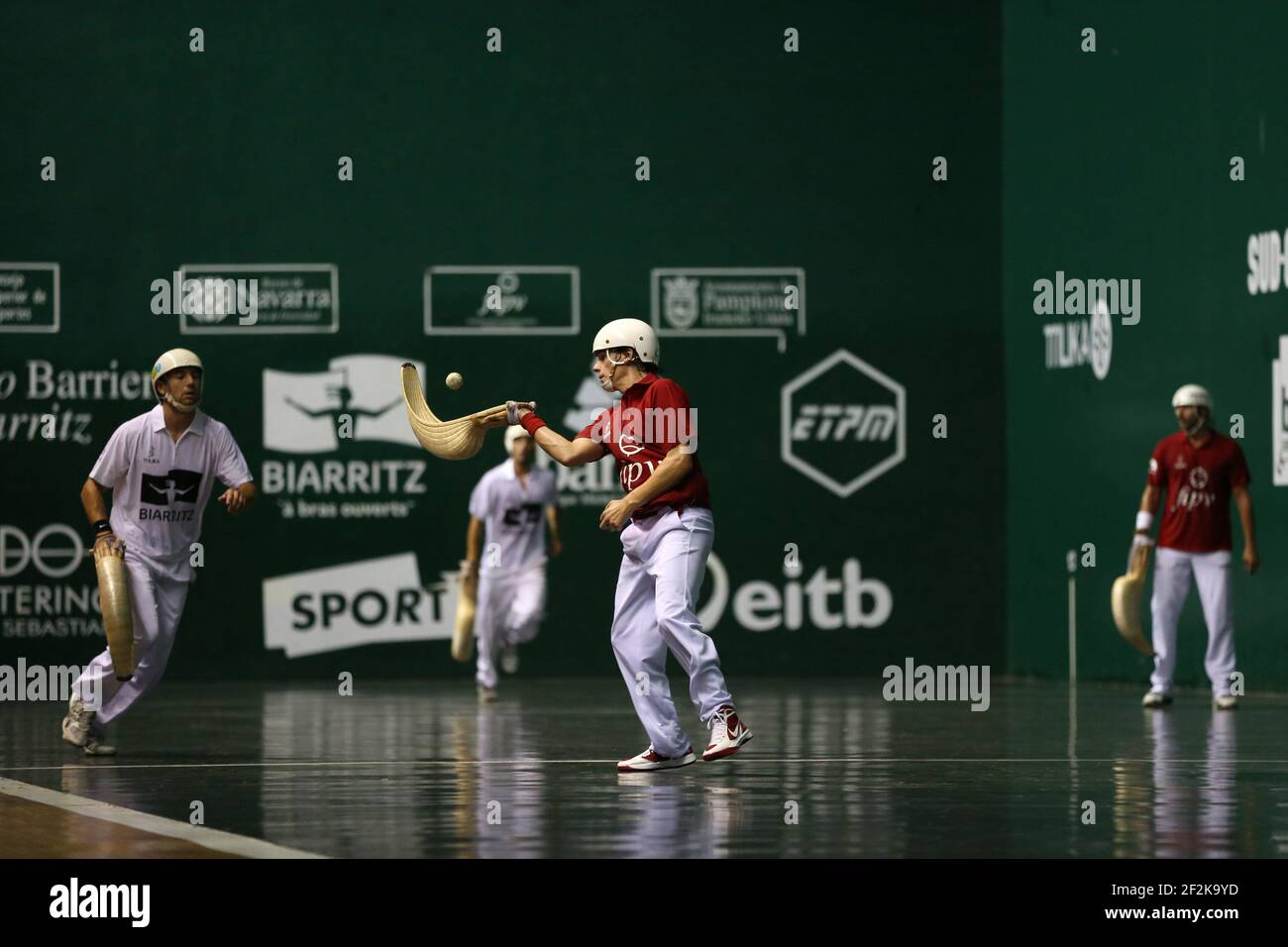 Cesta punta - Jai Alai - Championnat du monde 2013 - Biarritz - France - 1/2 final - 26/08/2013 - photo Manuel Blondau / AOP-PRESS / DPPI - Diego Beaskoetxea (rouge) Banque D'Images