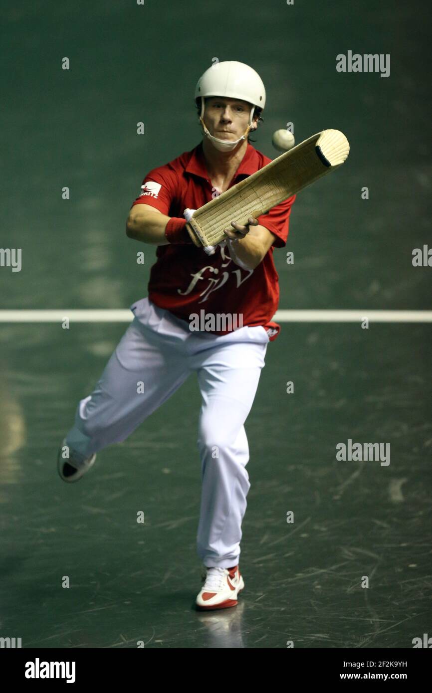 Cesta punta - Jai Alai - Championnat du monde 2013 - Biarritz - France - 1/2 final - 26/08/2013 - photo Manuel Blondau / AOP-PRESS / DPPI - Diego Beaskoetxea (rouge) Banque D'Images