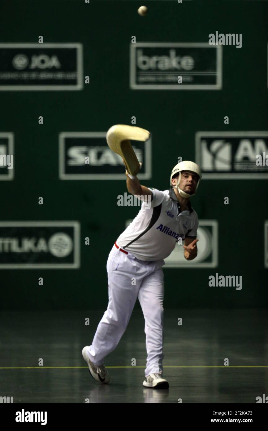 Cesta punta - Jai Alai - Championnat du monde 2013 - Saint Jean de Luz - France - finale 1/2 - 26/08/2013 - photo Manuel Blondau / AOP-PRESS / DPPI - Aritz Erkiaga Banque D'Images