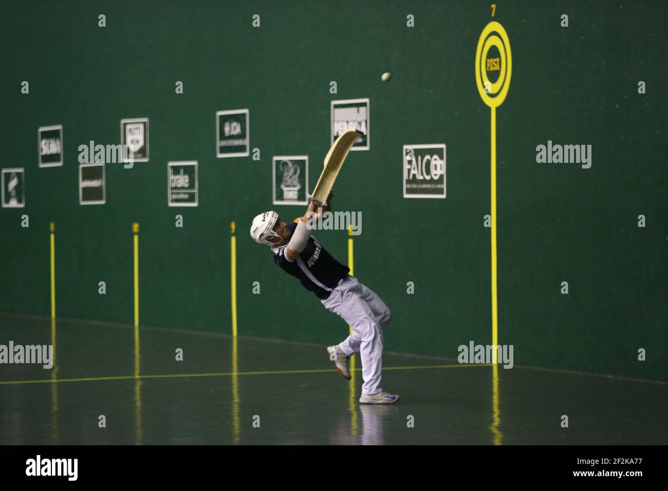 Cesta punta - Jai Alai - Championnat du monde 2013 - Saint Jean de Luz - France - finale 1/2 - 26/08/2013 - photo Manuel Blondau / AOP-PRESS / DPPI - Mikel Egiguren Banque D'Images