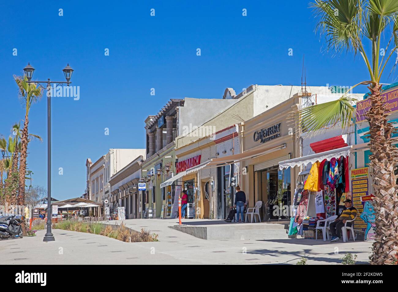 Pharmacies et boutiques de souvenirs dans le centre-ville de San José del Cabo sur la péninsule de Baja California sur, Mexique Banque D'Images