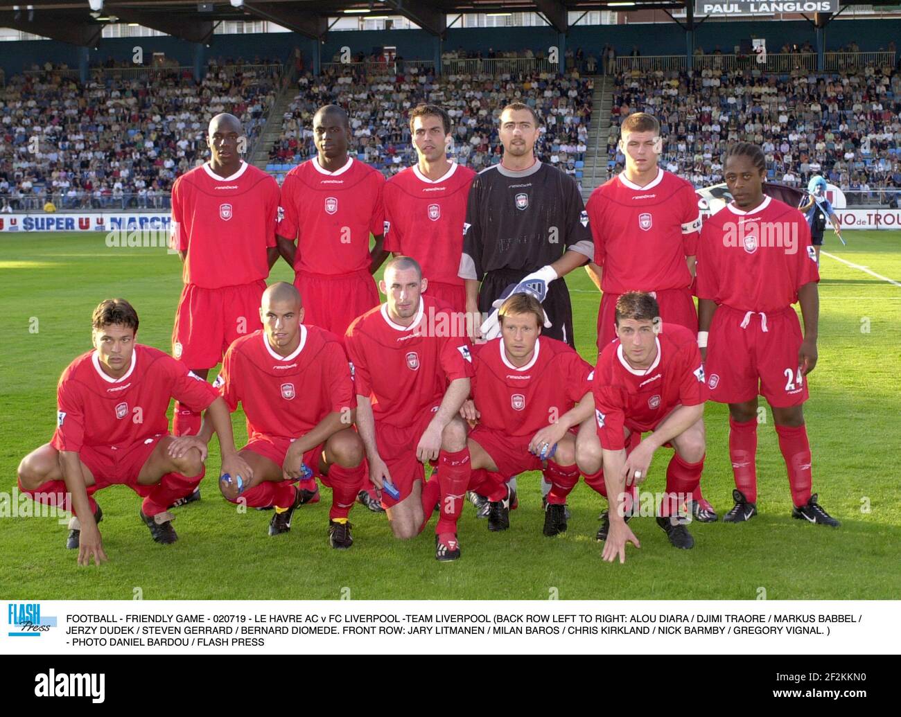 FOOTBALL - JEU AMICAL - 020719 - LE HAVRE AC V FC LIVERPOOL -TEAM LIVERPOOL (RANGÉE ARRIÈRE DE GAUCHE À DROITE : ALOU DIARA / DJIMI TRAORE / MARKUS BABBEL / JERZY DUDEK / STEVEN GERRARD / BERNARD DIOMEDE. PREMIÈRE RANGÉE : JARY LITMANEN / MILAN BAROS / CHRIS KIRKLAND / NICK BARMBY / GREGORY VIGNAL. ) - PHOTO DANIEL BARDOU / FLASH PRESSE Banque D'Images
