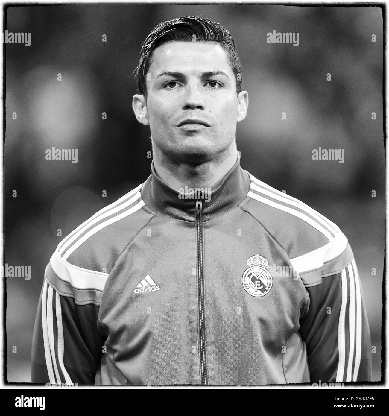 Football - UEFA Champions League 2013/2014 - finale 1/4 - 1ère étape - Real Madrid / Borussia Dortmund au stade Santiago Bernabeu le 2 avril 2014 à Madrid , Espagne - photo Manuel Blondau / AOP PRESSE / DPPI - Cristiano Ronaldo du Real Madrid regarde pendant la ligne de l'équipe avant le match.ÉDITEURS NOTE: Cette image a été traitée avec des filtres numériques Banque D'Images