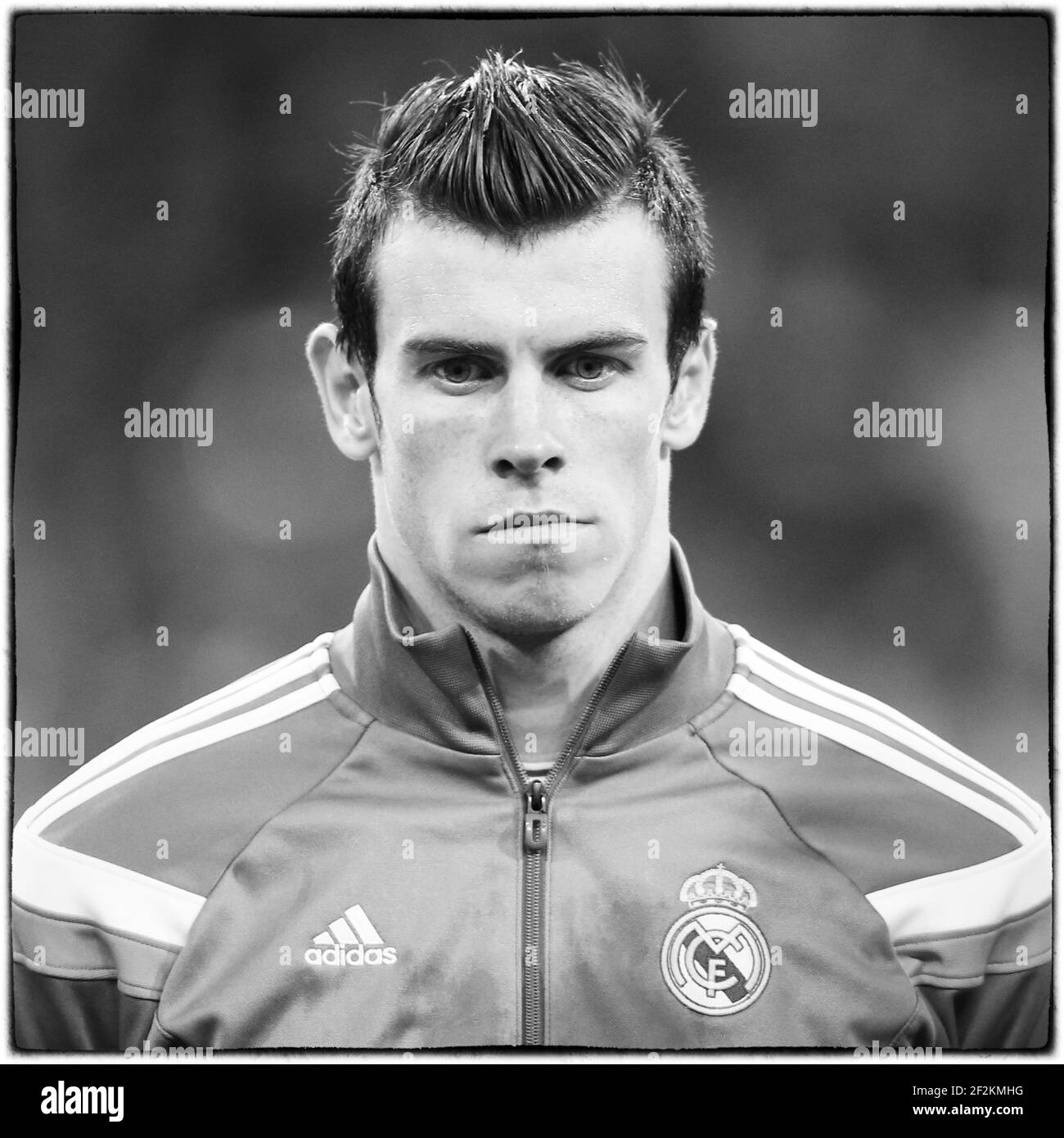Football - UEFA Champions League 2013/2014 - finale 1/4 - 1ère étape - Real Madrid / Borussia Dortmund au stade Santiago Bernabeu le 2 avril 2014 à Madrid , Espagne - photo Manuel Blondau / AOP PRESS / DPPI - Gareth Bale du Real Madrid regarde pendant la ligne de l'équipe avant le match.ÉDITEURS NOTE: Cette image a été traitée à l'aide de filtres numériques Banque D'Images