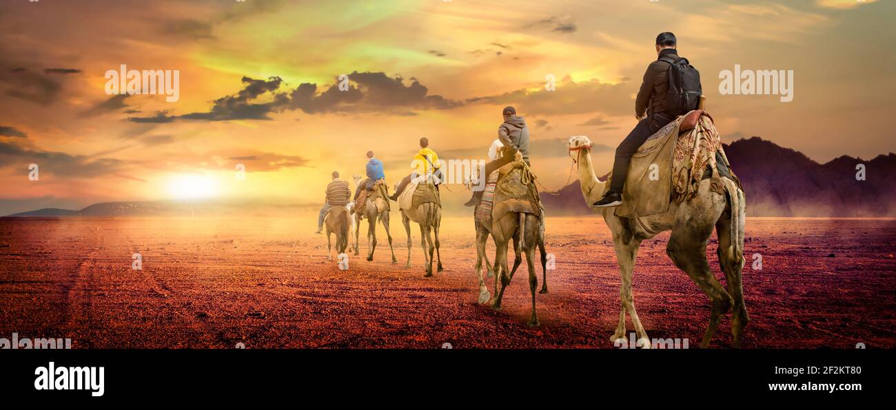 Vue sur la montagne au désert avec surise, Egypte Banque D'Images