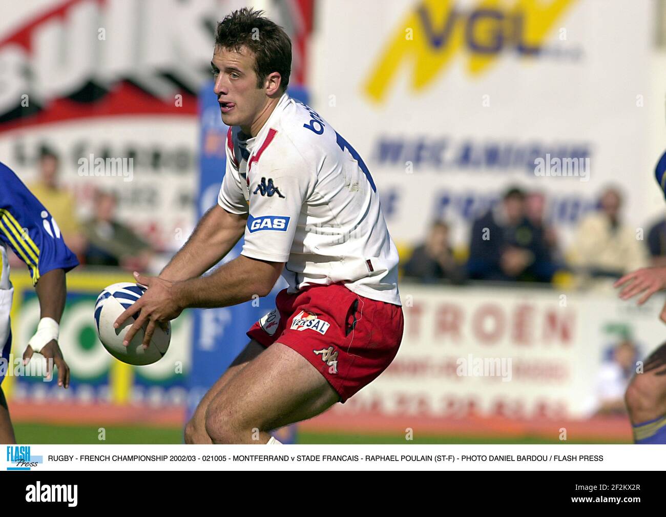 RUGBY - CHAMPIONNAT DE FRANCE 2002/03 - 021005 - MONTFERRAND V STADE FRANCAIS - RAPHAËL POULAIN (ST-F) - PHOTO DANIEL BARDOU / APPUYEZ SUR FLASH Banque D'Images