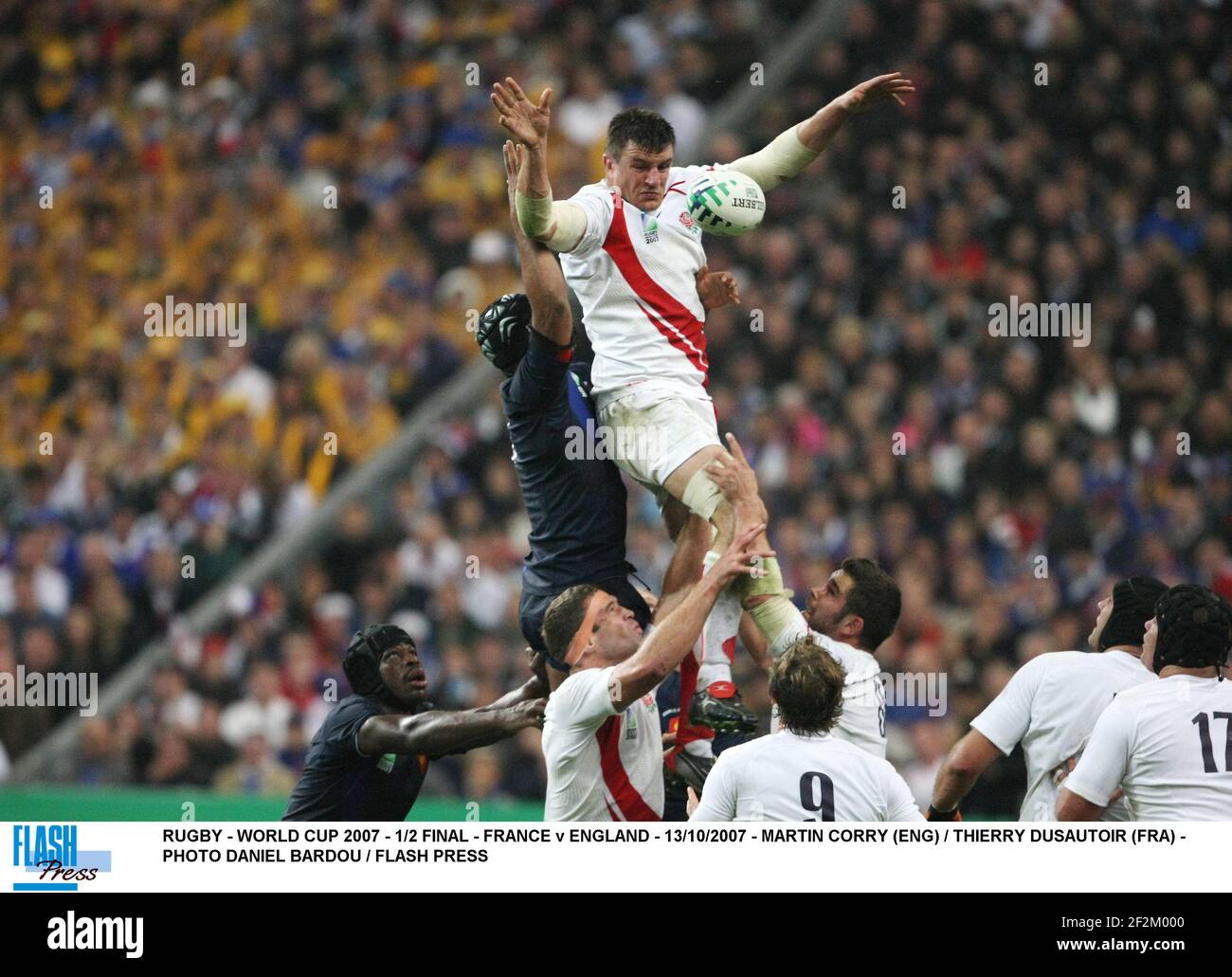 RUGBY - COUPE DU MONDE 2007 - 1/2 FINAL - FRANCE V ANGLETERRE - 13/10/2007 - MARTIN CORRY (FRA) / THIERRY DUSAUTOIR (FRA) - PHOTO DANIEL BARDOU / FLASH APPUYER Banque D'Images