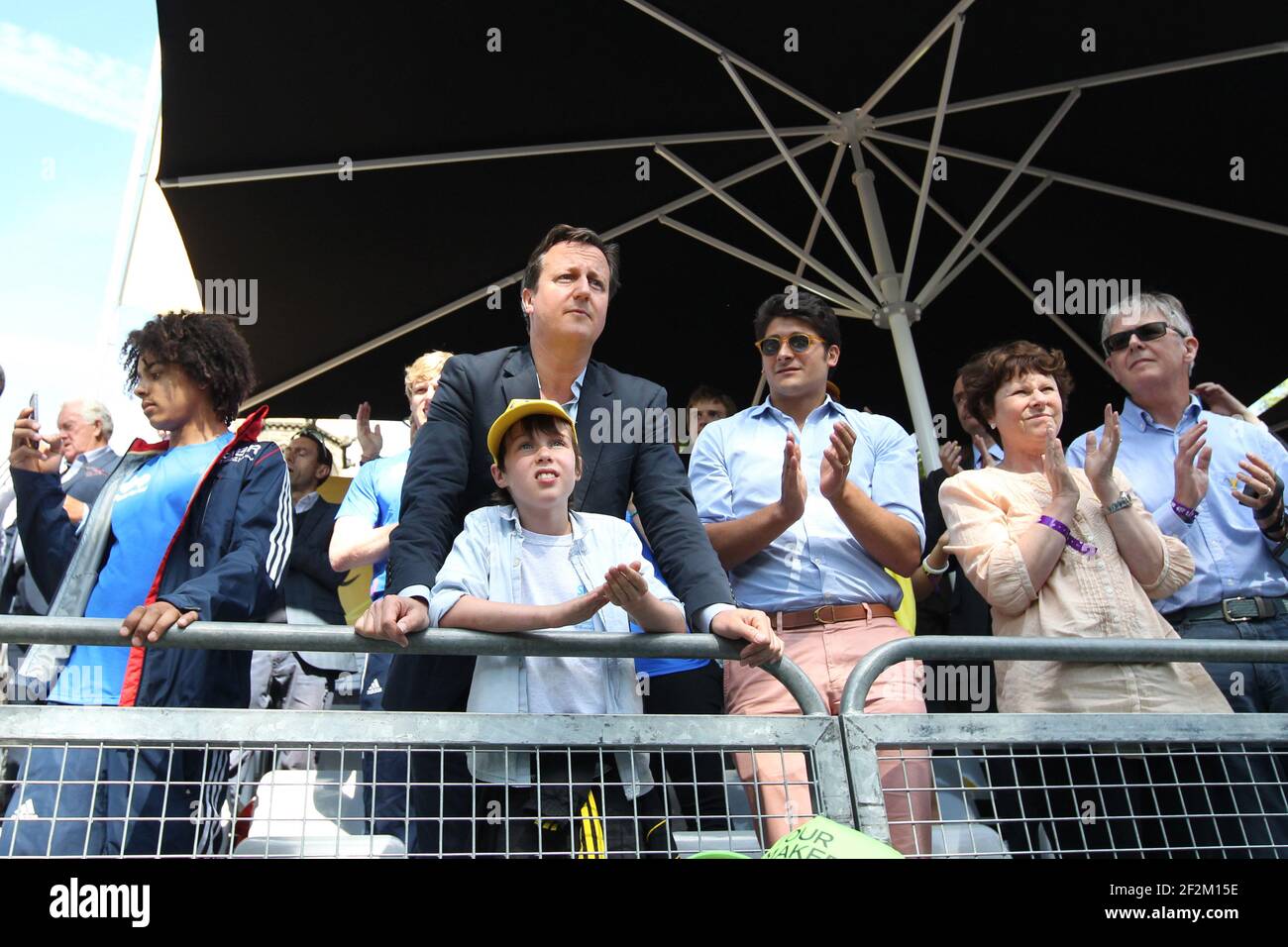 David Cameron, Premier ministre du Royaume-Uni regarde près de la ligne d'arrivée pendant le Tour de France, UCI World Tour 2014, étape 1, Leeds - Harrogate (GBR) (190,5 km), le 5 juillet 2014 - photo Manuel Blondau / AOP Press / DPPI Banque D'Images