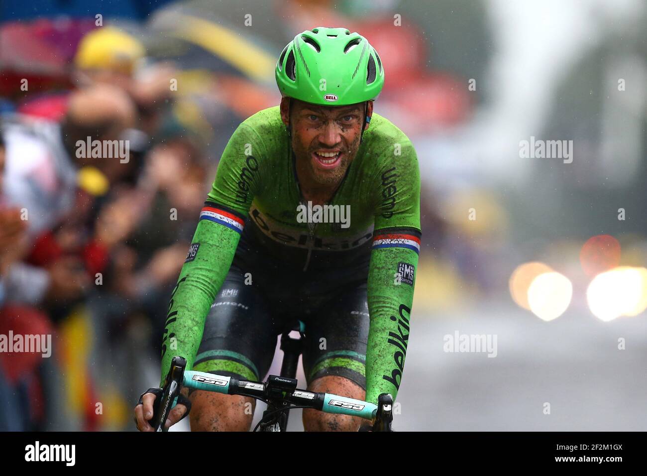 Lars Boom des pays-Bas à cheval pour Belkin Pro Cycling Team regarde comme il traverse la ligne d'arrivée à la fin de la scène pendant le Tour de France, UCI World Tour 2014, Stage 5, Ypres (Bel) - Arenberg porte du Hainaut (FRA) (155,5 km), le 9 juillet, 2014 - photo Manuel Blondau / AOP Press / DPPI Banque D'Images