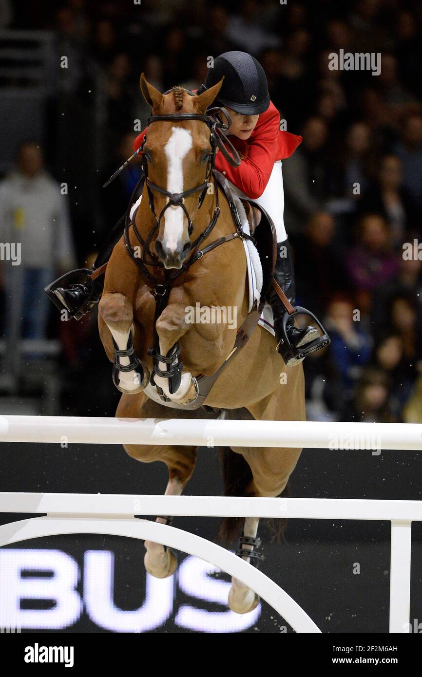 Katherine DINAN à cheval sur le nougat du Vallet lors de la finale de saut de coupe du monde de la FEI de Longines le 19 avril 2014 au salon Eurexpo à Lyon, France. Photo Christophe Bricot / DPPI Banque D'Images