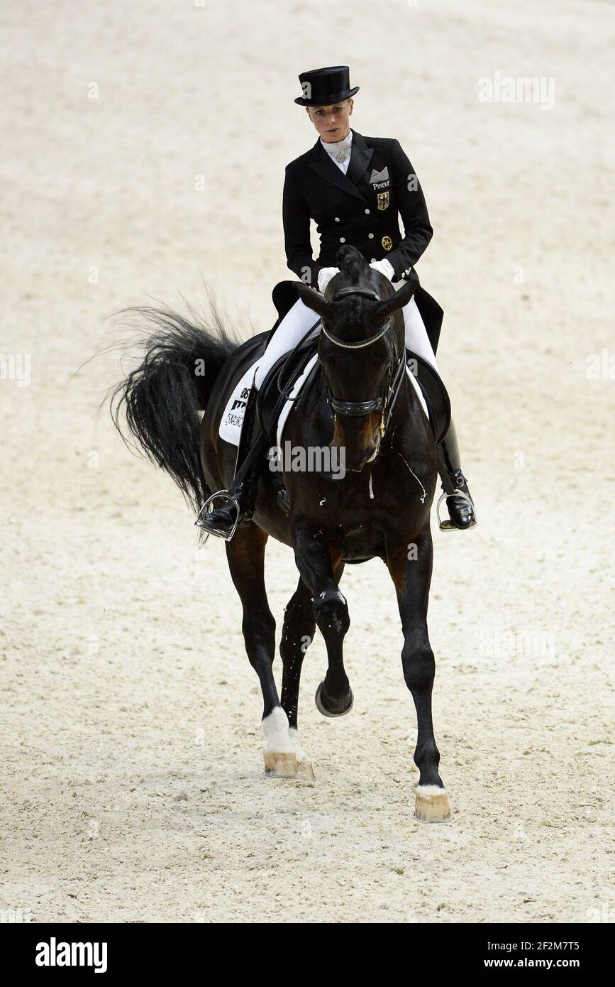 Jessica von Bredow-Werndl d'Allemagne sur Unee BB lors de la finale II de la coupe du monde Reem Acra FEI le 20 avril 2014 au salon Eurexpo à Lyon, France. Photo Christophe Bricot / DPPI Banque D'Images