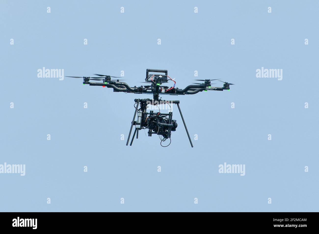 TV media drone filmant pendant la 4ème coupe d'Amérique Louis Vuitton  Challenger Playoff semi-finale dans le Grand son de Hamilton, Bermudes le 8  juin 2017 - photo Christophe Favreau / DPPI Photo