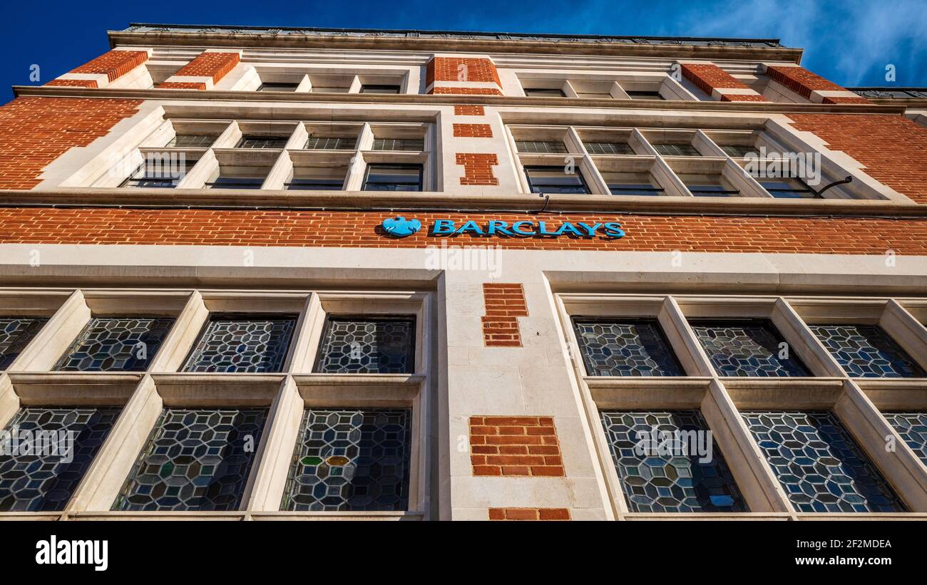 Barclays Bank Branch Saffron Walden - la grande et remarquable succursale Barclays de Saffron Walden Essex, Royaume-Uni. Construit en 1874, l'architecte William Eden Nesfield. Banque D'Images