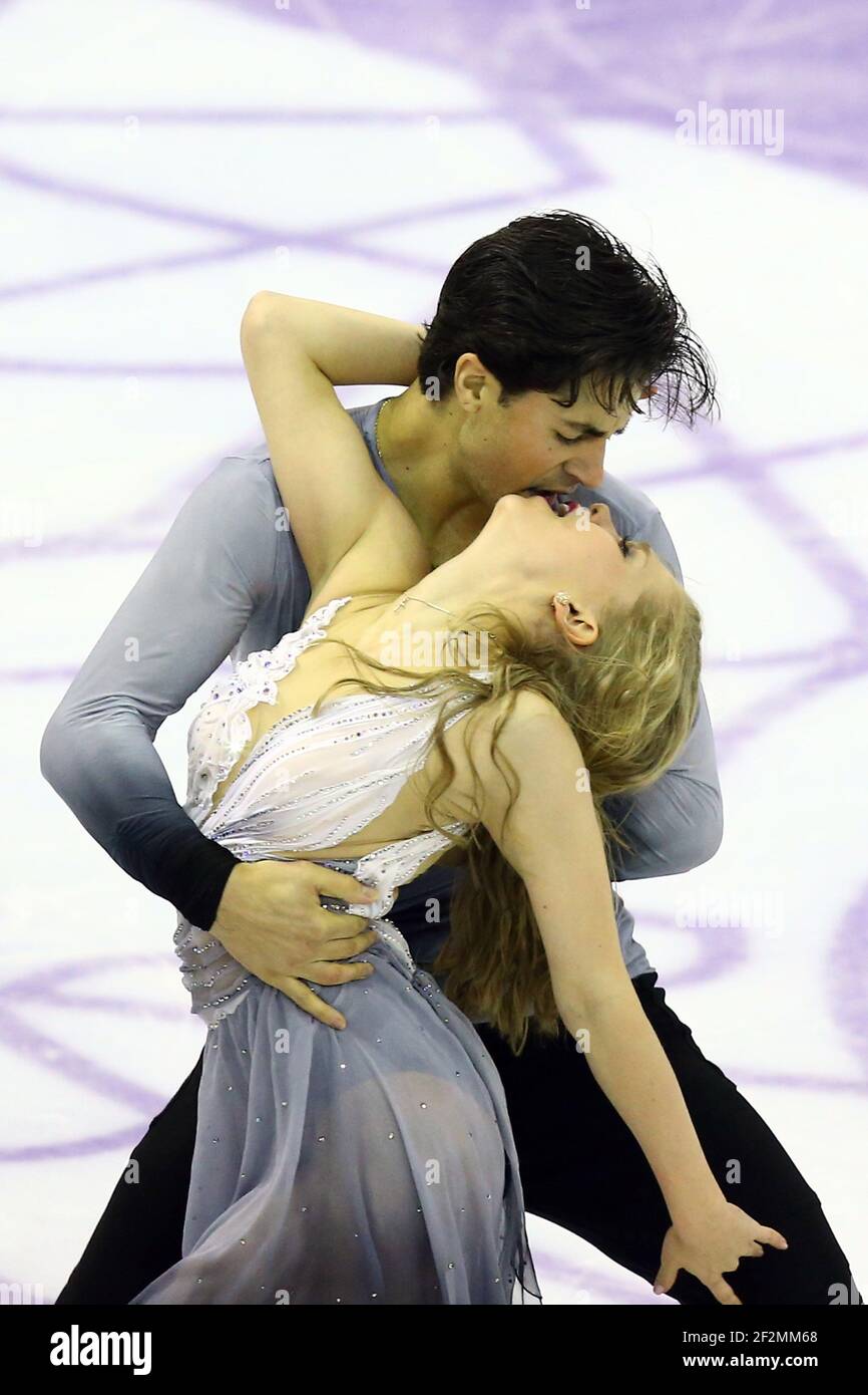 Kaitlyn Weaver et Andrew Poje du Canada participent au programme de danse sur glace libre à la finale du Grand Prix de patinage artistique de l'UIP 2015-2016, au Centre des congrès de Barcelone, à Barcelone, Espagne, le 12 décembre 2015. Photo : Manuel Blondau/AOP.Press/DPPI Banque D'Images
