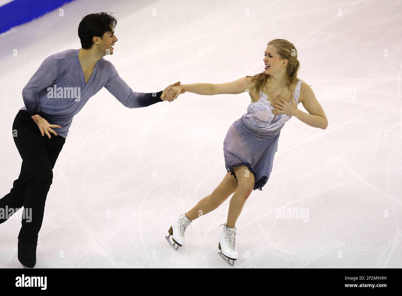 Kaitlyn Weaver et Andrew Poje du Canada participent au programme de danse sur glace libre à la finale du Grand Prix de patinage artistique de l'UIP 2015-2016, au Centre des congrès de Barcelone, à Barcelone, Espagne, le 12 décembre 2015. Photo : Manuel Blondau/AOP.Press/DPPI Banque D'Images