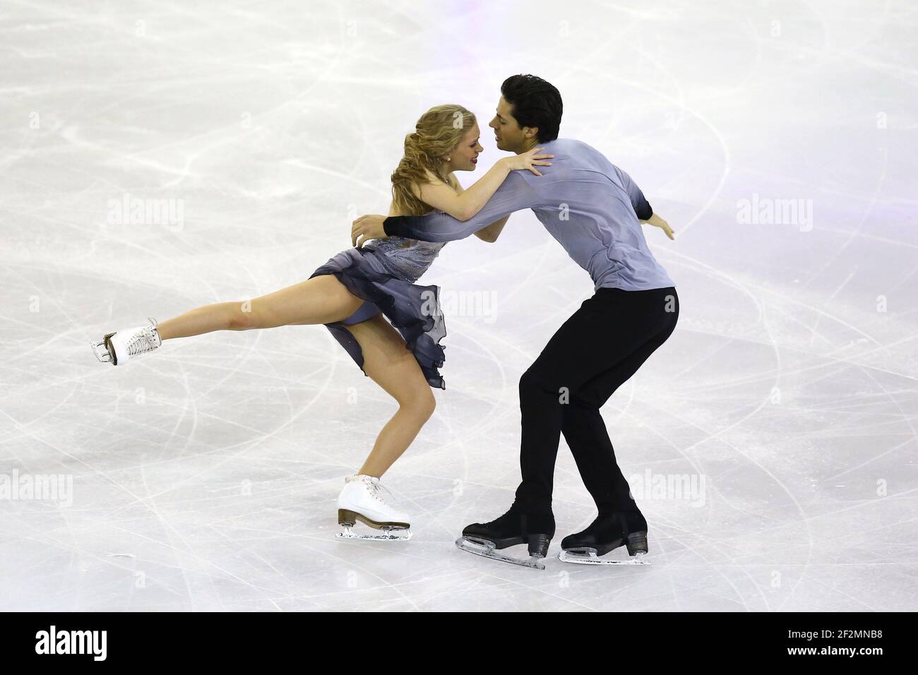 Kaitlyn Weaver et Andrew Poje du Canada participent au programme de danse sur glace libre à la finale du Grand Prix de patinage artistique de l'UIP 2015-2016, au Centre des congrès de Barcelone, à Barcelone, Espagne, le 12 décembre 2015. Photo : Manuel Blondau/AOP.Press/DPPI Banque D'Images