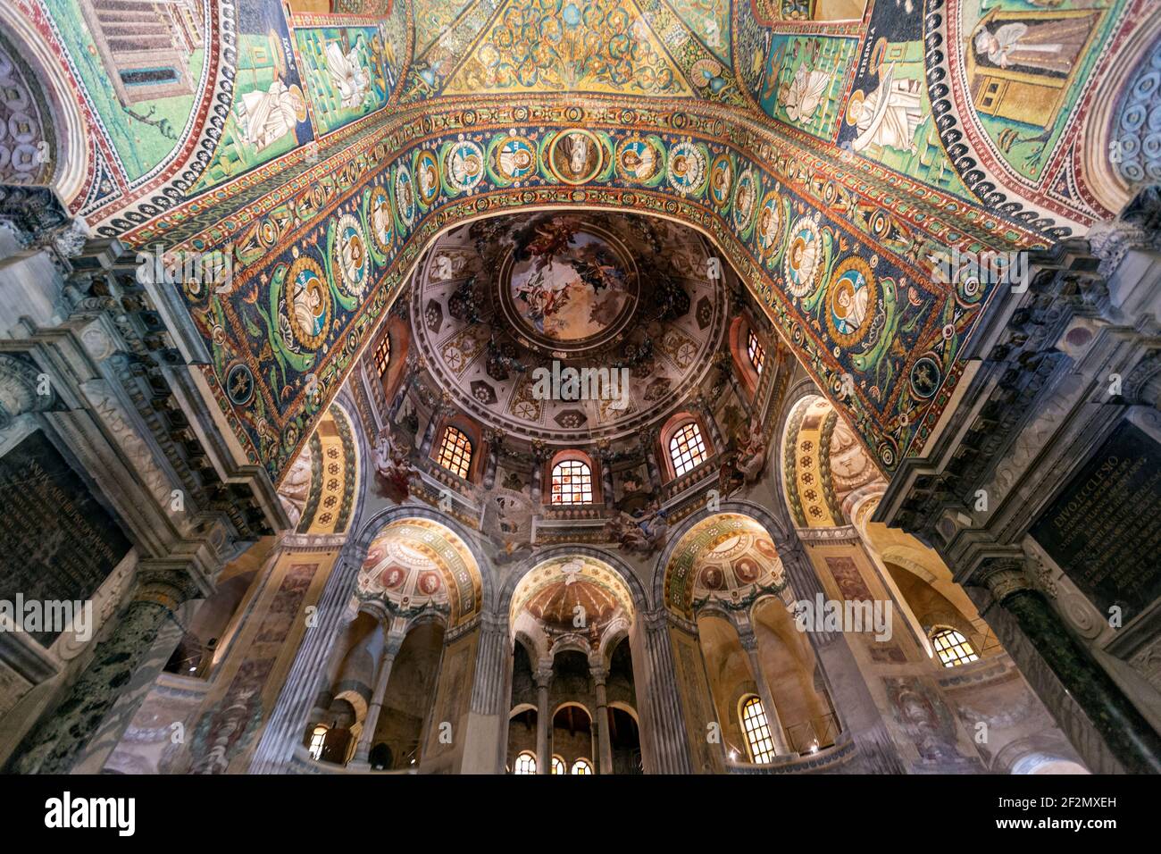 Le dôme, avec des fresques baroques, Basilique de San vitale, Ravenne, Emilie-Romagne, Italie Banque D'Images