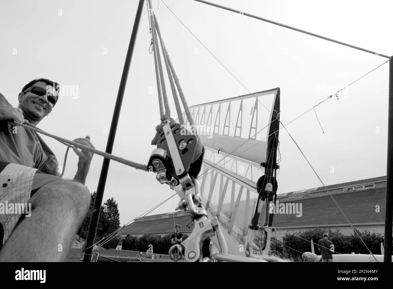 CClass World 2010 - COUPE DE LA PETITE AMÉRIQUE - CHAMPIONNATS INTERNATIONAUX DE CATAMARAN - NEWPORT (USA) - 22-28/08/2010 - PHOTO : CHRISTOPHE LAUNAY / DPPI préparation de la CClass Cataran - Jérémie Lagarrigue Banque D'Images