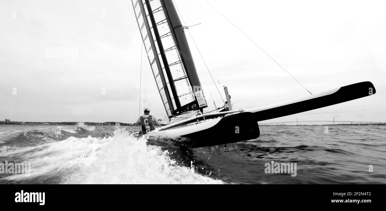 CClass World 2010 - COUPE DE LITTLE AMERICA - CHAMPIONNATS INTERNATIONAUX DE CATAMARAN - NEWPORT (USA) - 22-28/08/2010 - PHOTO : CHRISTOPHE LAUNAY / DPPI préparation de la CClass Cataran - Fred Eaton et Magnus Clarke / Canaan Banque D'Images