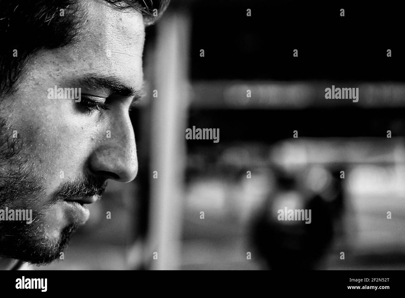Kevin Trapp, gardien de but allemand de Paris Saint-Germain, arrive sur le terrain avant le championnat de France Ligue 1 de football entre Paris Saint-Germain et Toulouse FC le 19 février 2017 au stade du Parc des Princes à Paris, France - photo Benjamin Cremel / DPPI Banque D'Images