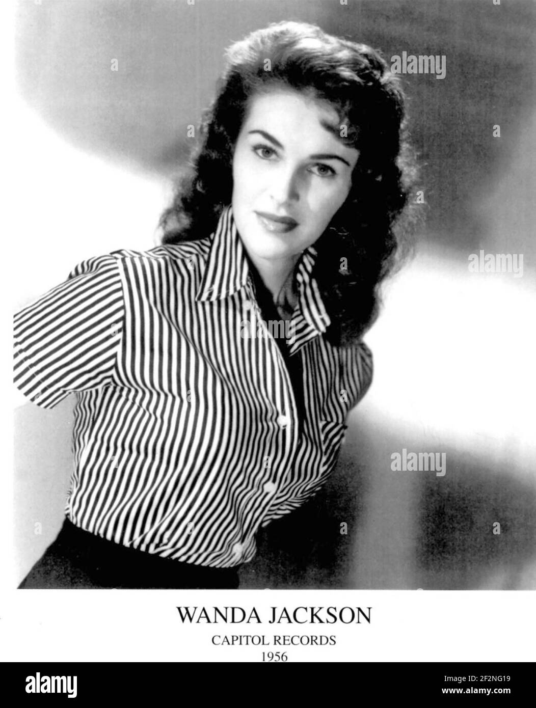 WANDA JACKSON photo promotionnelle du chanteur et auteur-compositeur américain de rockabilly environ 1970 Banque D'Images