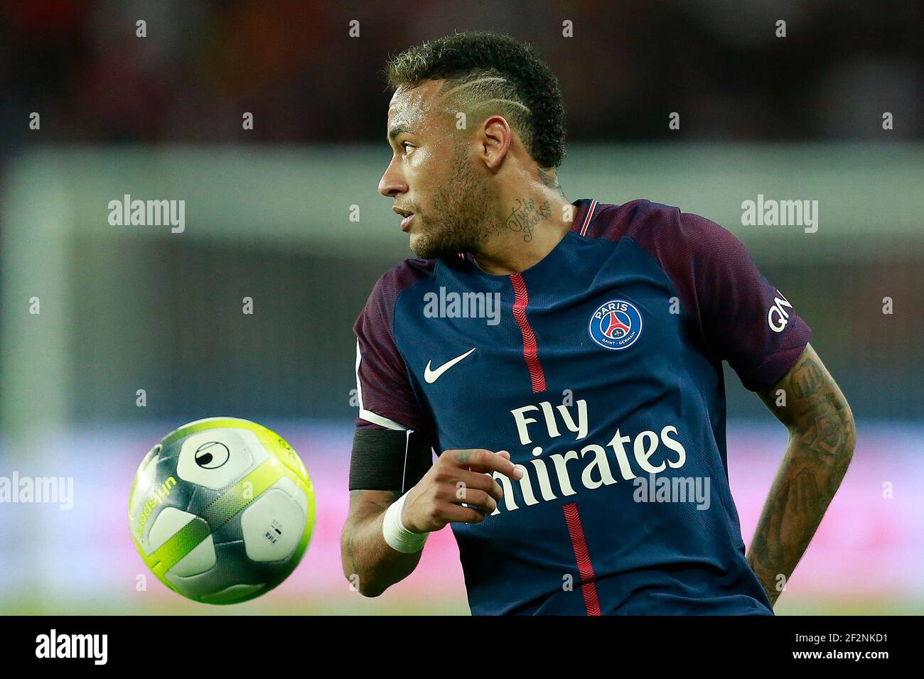 Neymar Jr, le joueur brésilien de Paris Saint-Germain, court avec le ballon  lors du match de football L1 du championnat français entre Paris  Saint-Germain (PSG) et Toulouse, le 20 août 2017, au