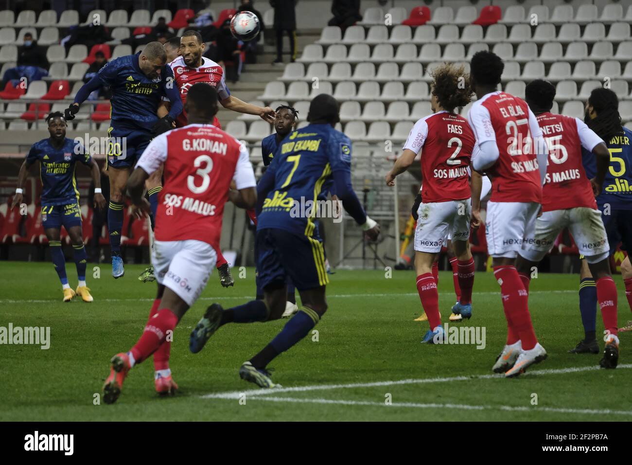 Reims, Marne, France. 12 mars 2021. Lyon Forward ISLAM SLIMANI en action pendant le championnat français de football Ligue 1 Uber mange le Stade de Reims contre l'Olympique Lyonnais au stade Auguste Delaune - Reims.jeu 1:1 crédit: Pierre Stevenin/ZUMA Wire/Alamy Live News Banque D'Images