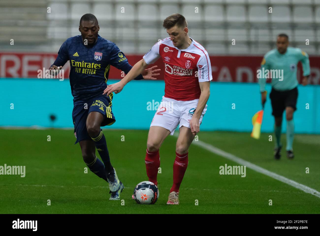 Reims, Marne, France. 12 mars 2021. Le défenseur de Reims THOMAS FOKET en action pendant le championnat français de football Ligue 1 Uber mange le Stade de Reims contre l'Olympique Lyonnais au stade Auguste Delaune - Reims.jeu 1:1 crédit: Pierre Stevenin/ZUMA Wire/Alay Live News Banque D'Images