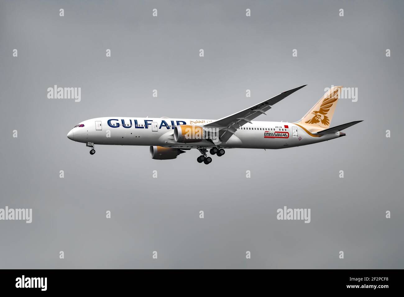 Royaume-Uni, Londres, Gulf Air, mars 2020 - vol de représentation avec le Grand Prix de Bahreïn de Formule 1 Gulf Air entrant à Heathrow par une journée de vol. Image : Banque D'Images