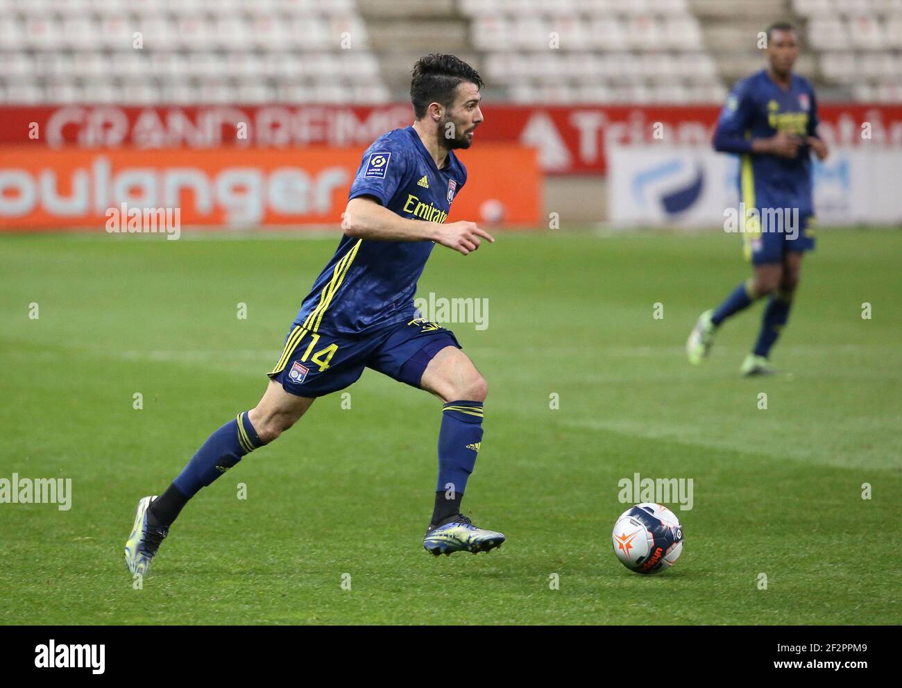 Leo Dubois de Lyon lors du championnat de France Ligue 1 match de football entre le Stade de Reims et l'Olympique Lyonnais (OL) le 12 mars 2021 au Stade Auguste Delaune à Reims, France - photo Jean Catuffe / DPPI Banque D'Images