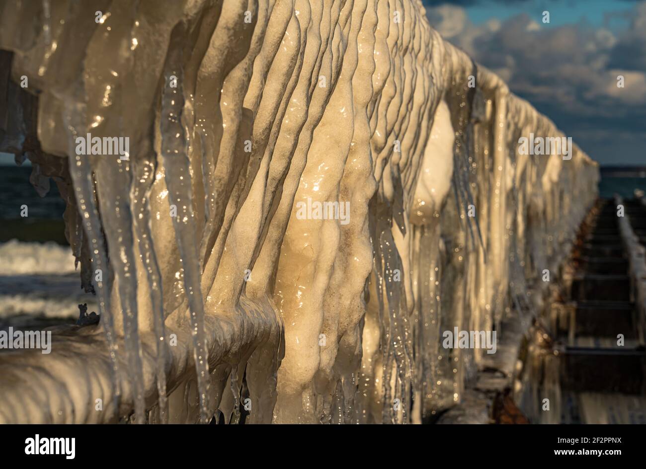 Impression d'hiver, formations de glace sur la plage de Lübeck-Travemünde Banque D'Images