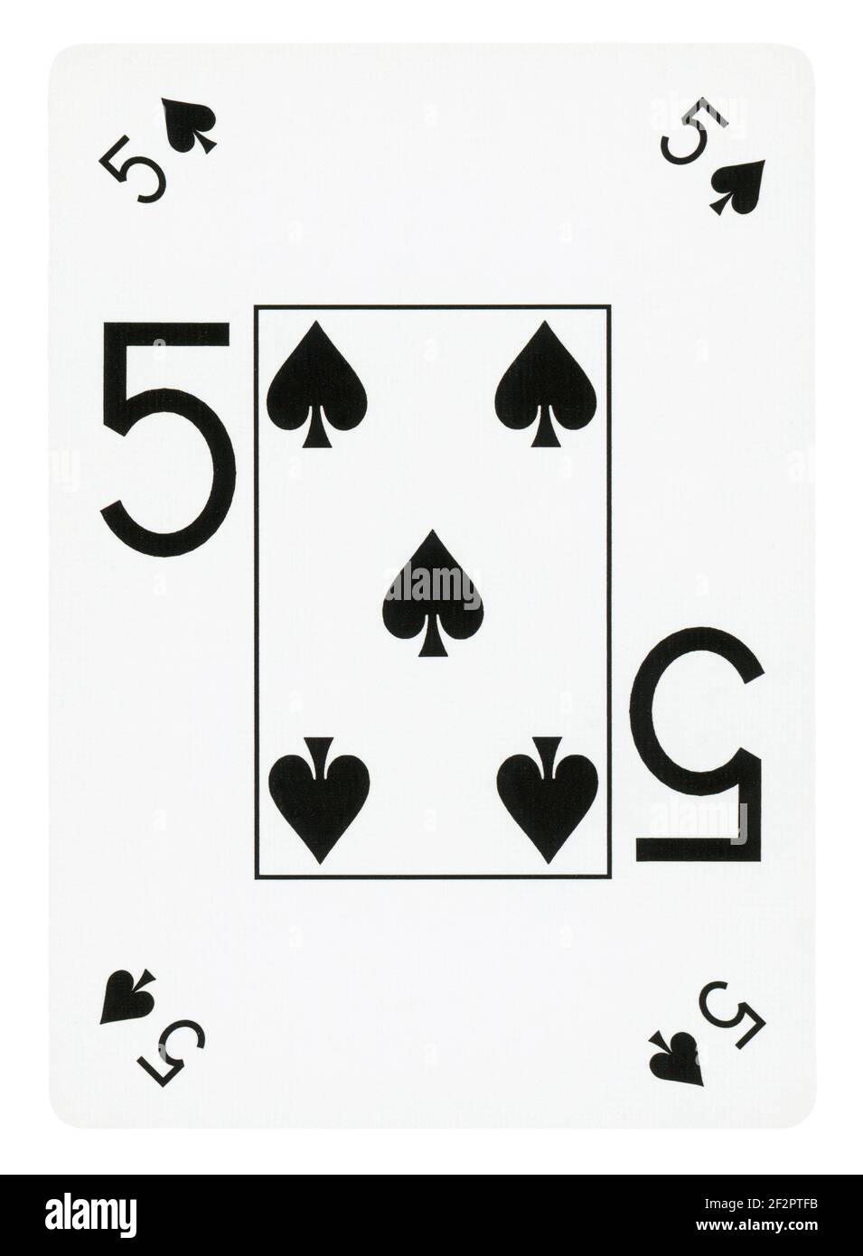 Carte à jouer Five of Spades - isolée sur blanc (masque inclus) Banque D'Images