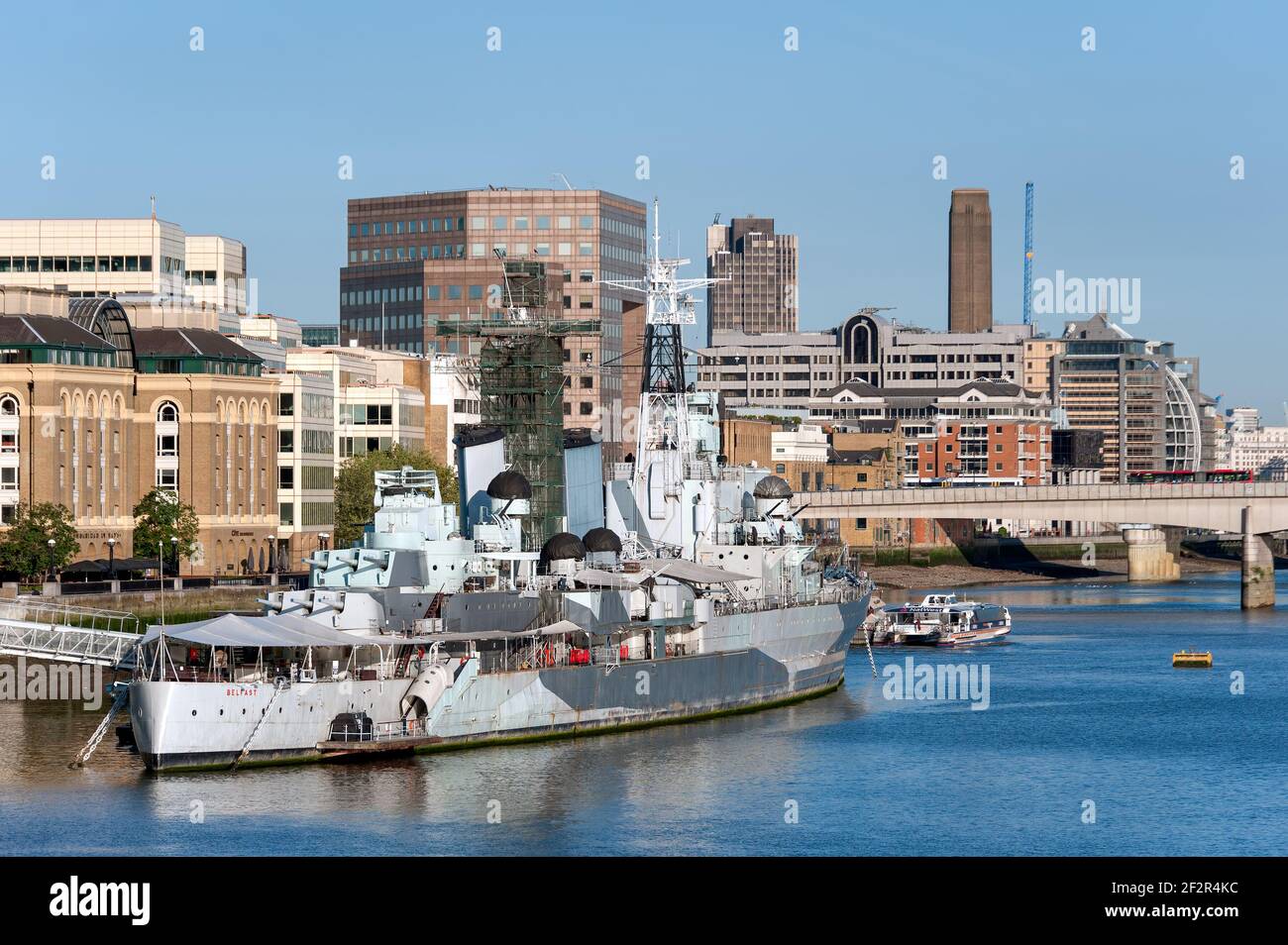 LONDRES, Royaume-Uni - 24 MAI 2010 : le musée flottant HMS Belfast amarré sur la Tamise Banque D'Images