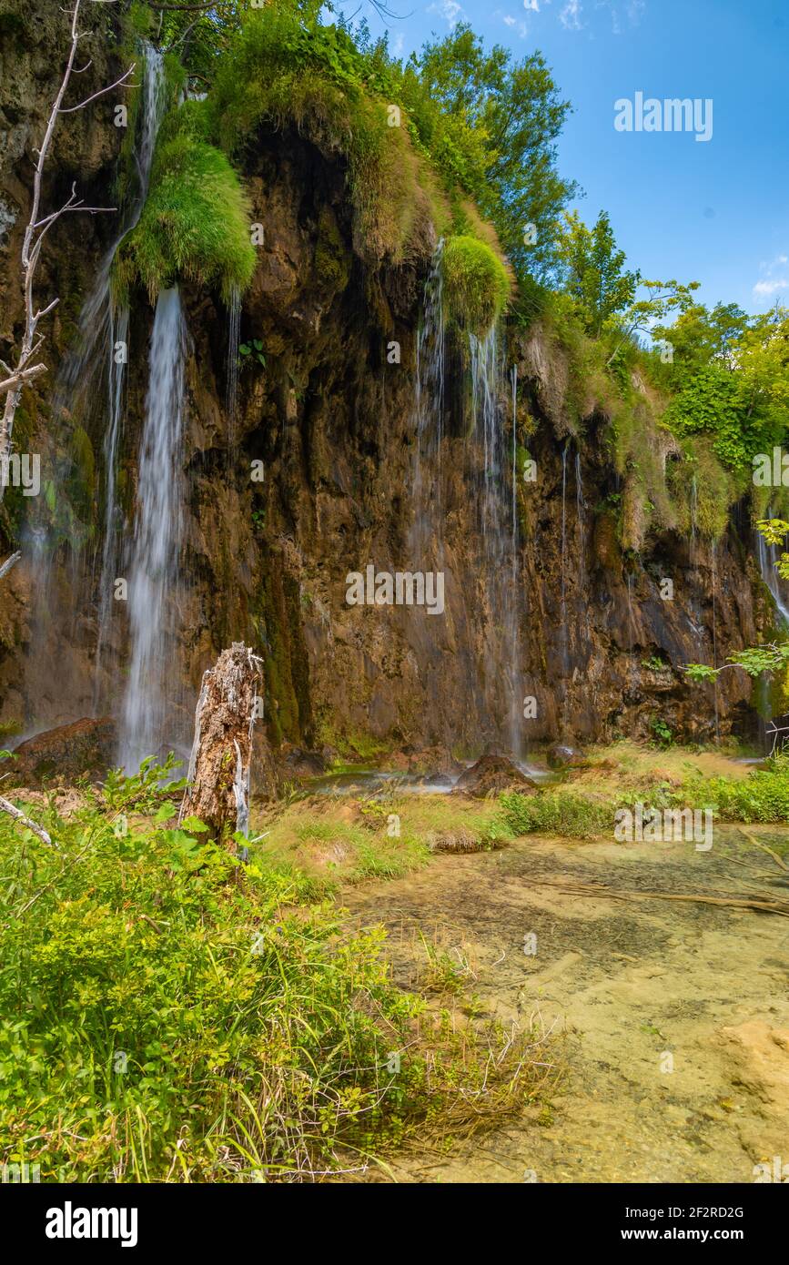 Cascade malienne de prstavac au parc national des lacs de Plitvice en Croatie Banque D'Images