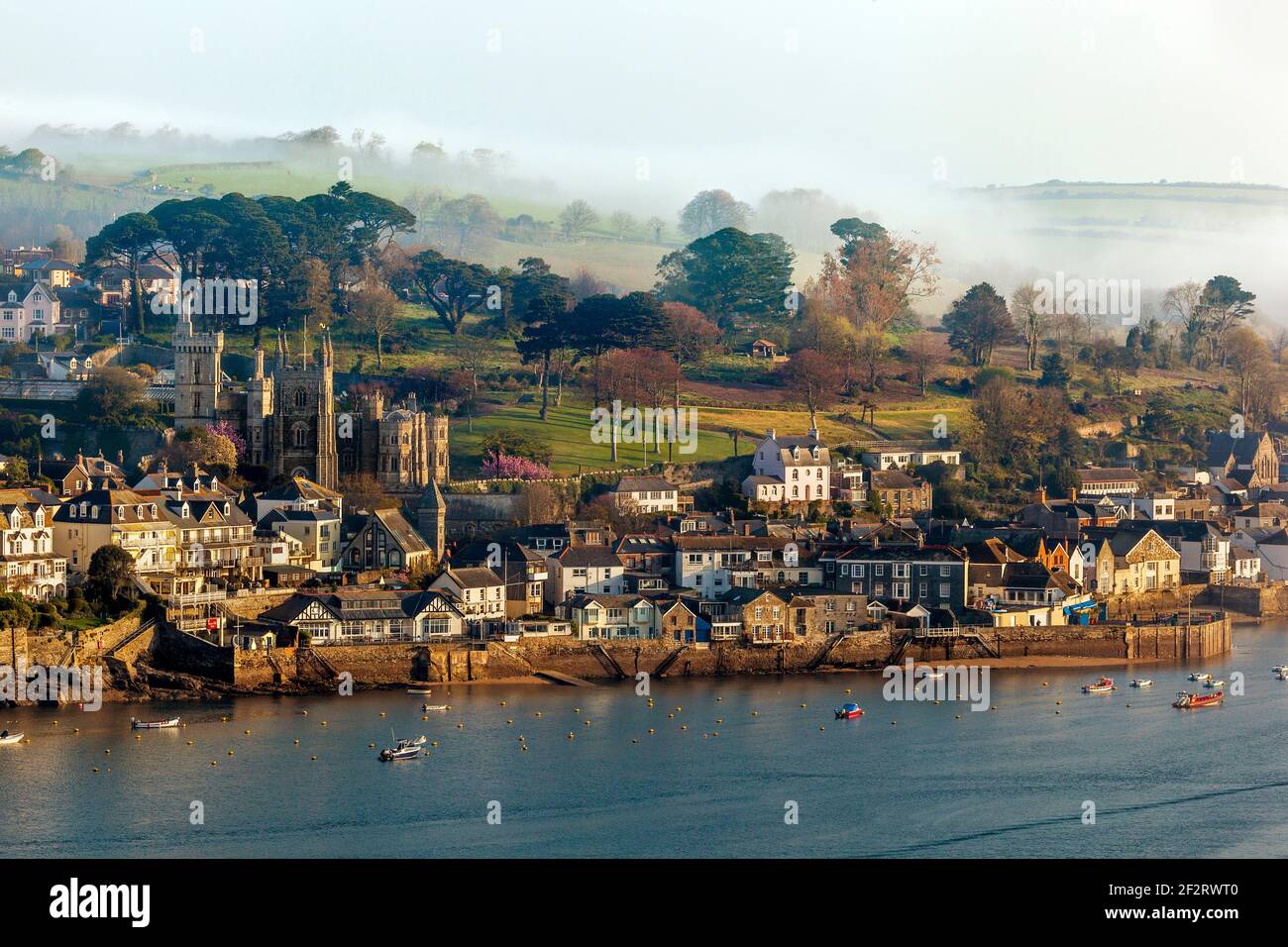 Fowey vu de Polruan; River Fowey; tôt le matin; Cornwall; Royaume-Uni Banque D'Images