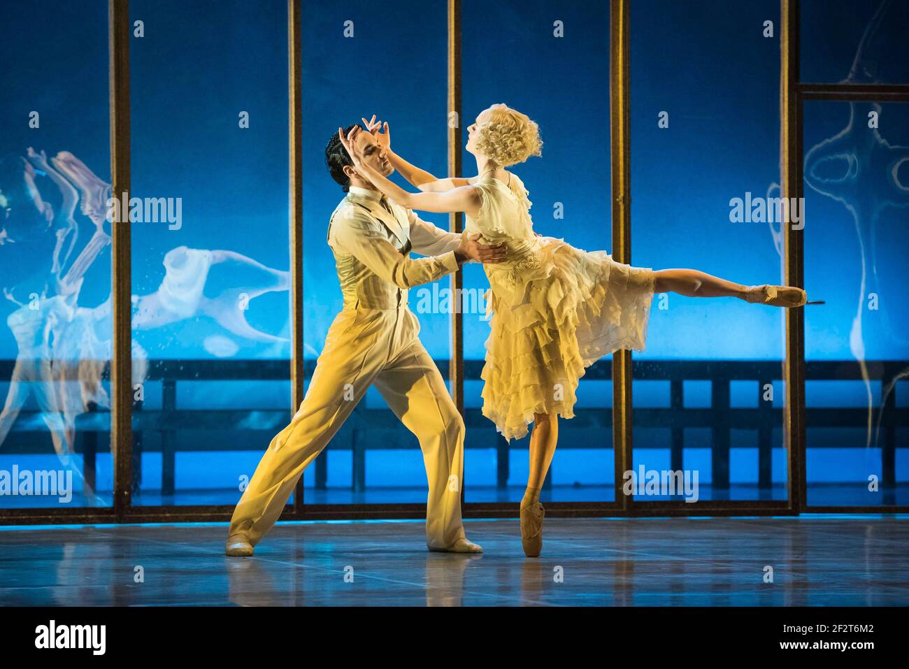 Dreda Blow, danseuses du Ballet du Nord, et Javier Torres, répètent le Super Gatsby au Sadler's Wells- Londres Banque D'Images