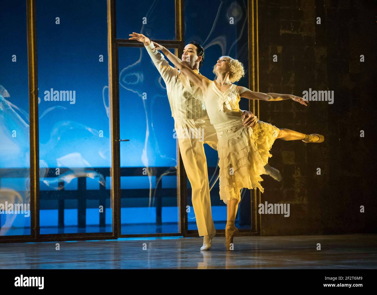 Dreda Blow, danseuses du Ballet du Nord, et Javier Torres, répètent le Super Gatsby au Sadler's Wells- Londres Banque D'Images