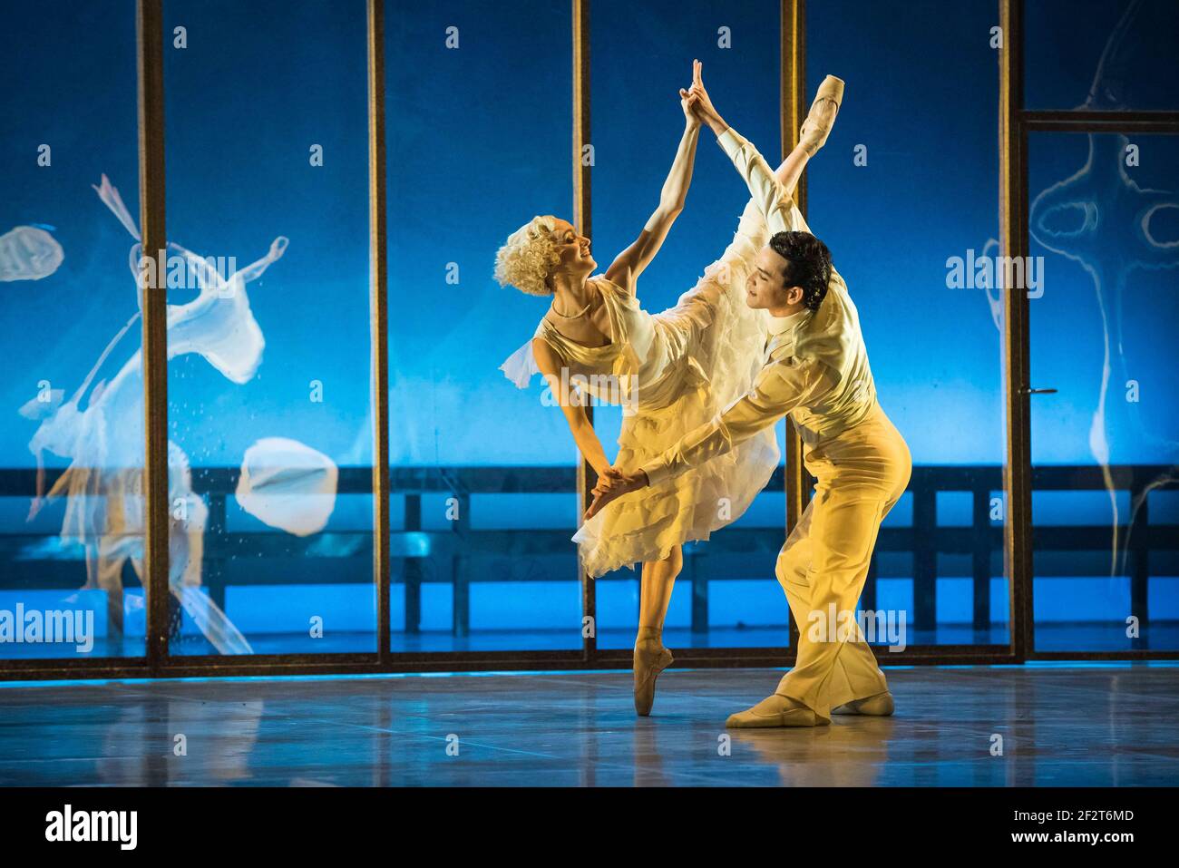 Dreda Blow, danseuses du Ballet du Nord, et Javier Torres, répètent le Super Gatsby au Sadler's Wells- Londres Banque D'Images